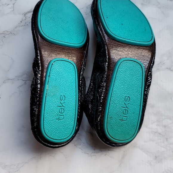 Tieks obsidian black croc patent leather ballet flats with box and flower - Picture 10 of 17